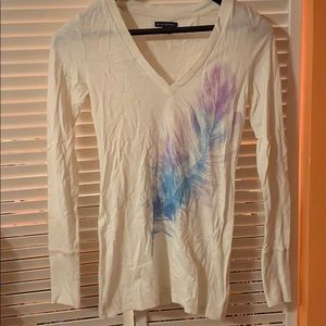 Long sleeve feather v-neck tee